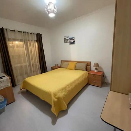 Quarto Calmo E Acolhedor Apartment Almada Exterior photo