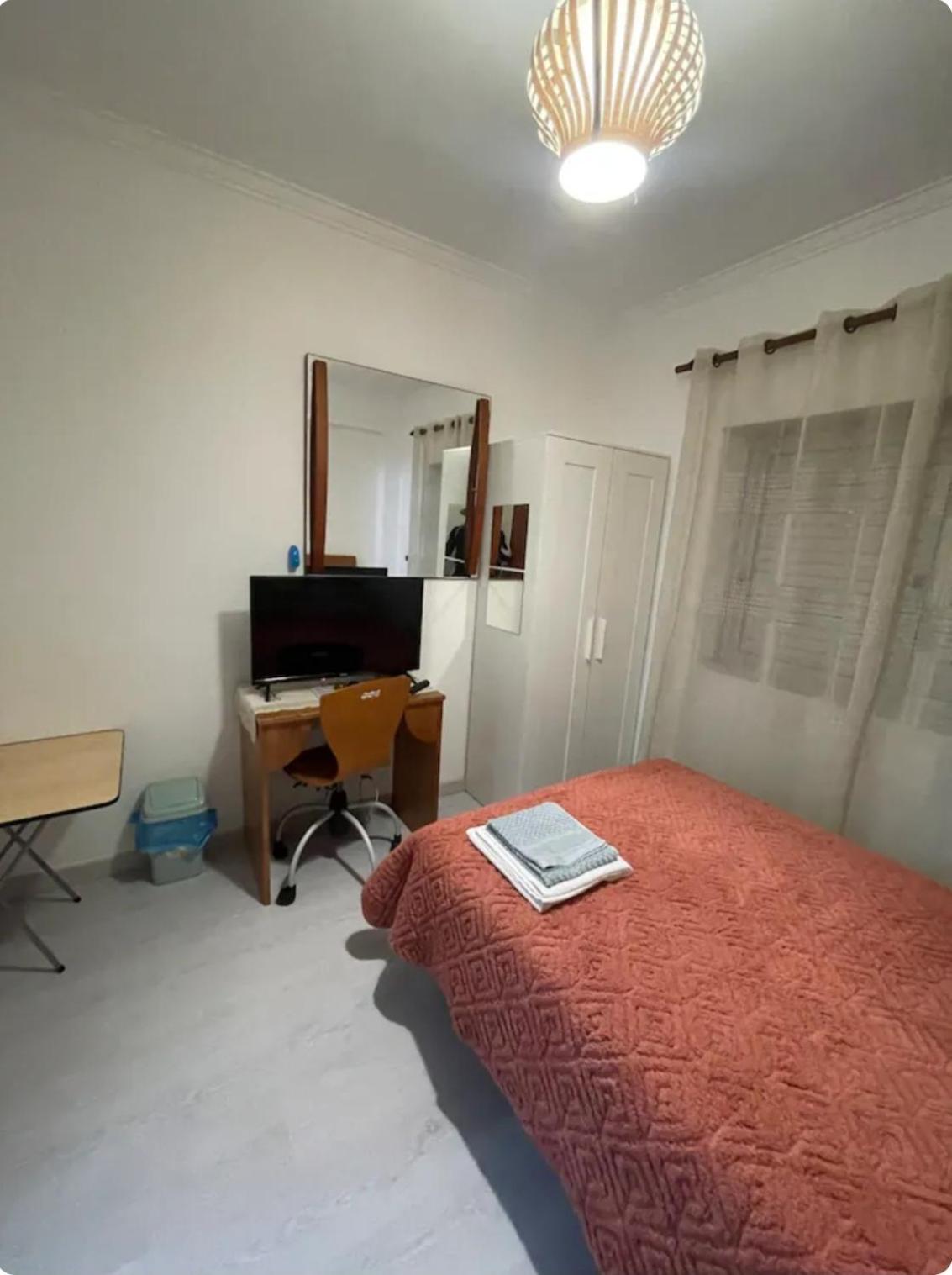 Quarto Calmo E Acolhedor Apartment Almada Exterior photo
