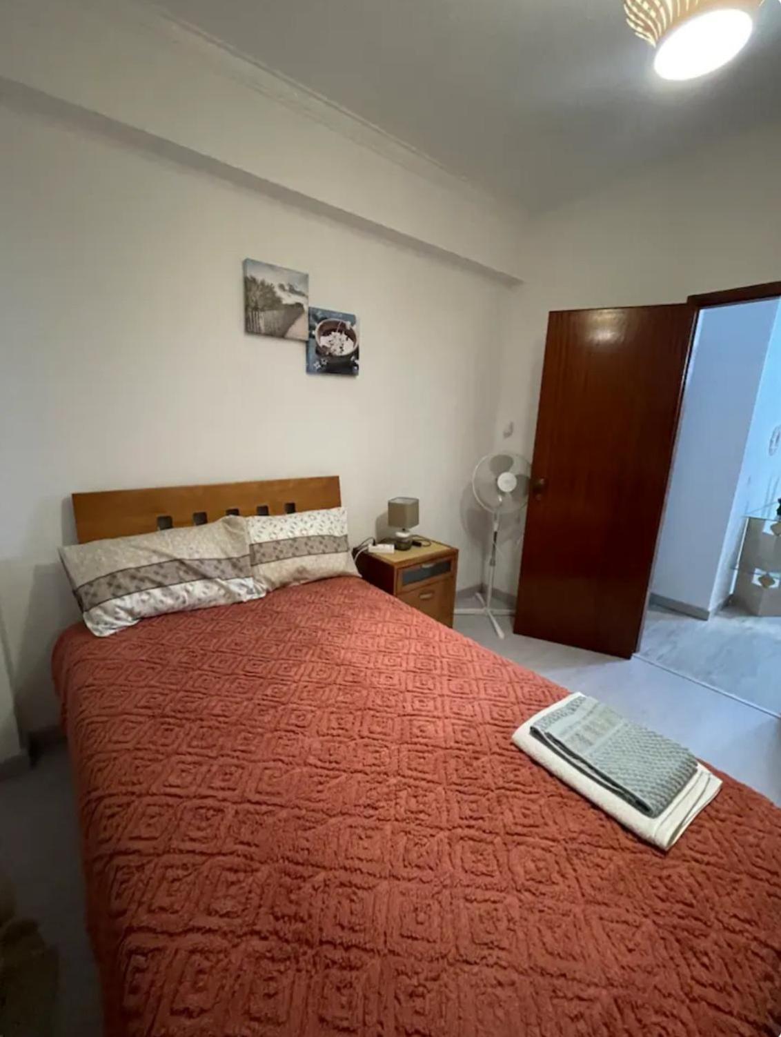Quarto Calmo E Acolhedor Apartment Almada Exterior photo