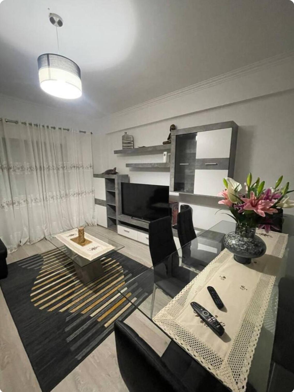 Quarto Calmo E Acolhedor Apartment Almada Exterior photo