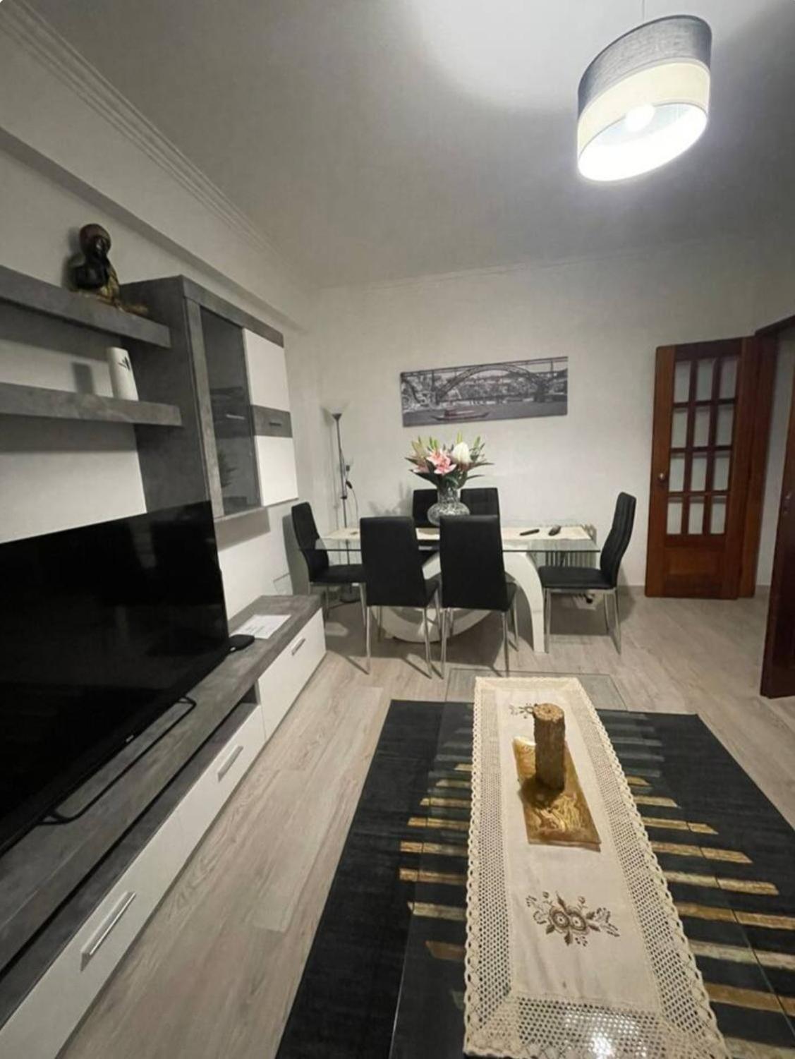 Quarto Calmo E Acolhedor Apartment Almada Exterior photo
